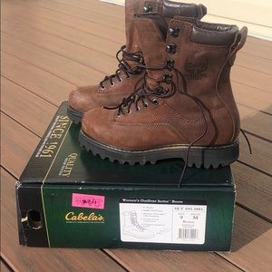 Size 9 women’s Cabelas work boots